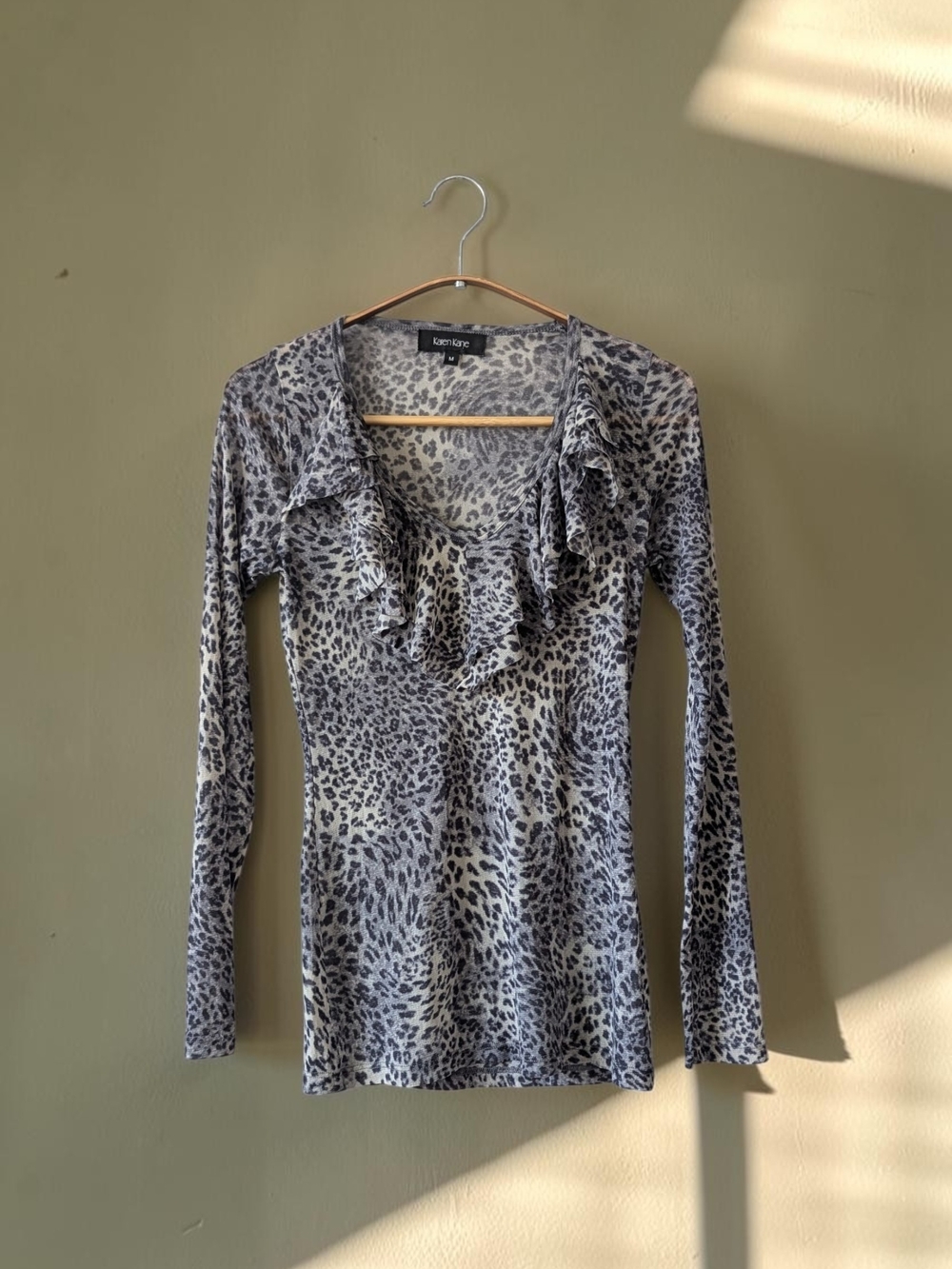 Vintage Karen Kane Gray Leopard Ruffle V-Neck Long Sleeve Top